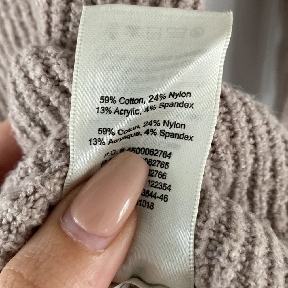 Aritzia Long Sleeve Sweater - Picture 5 of 5